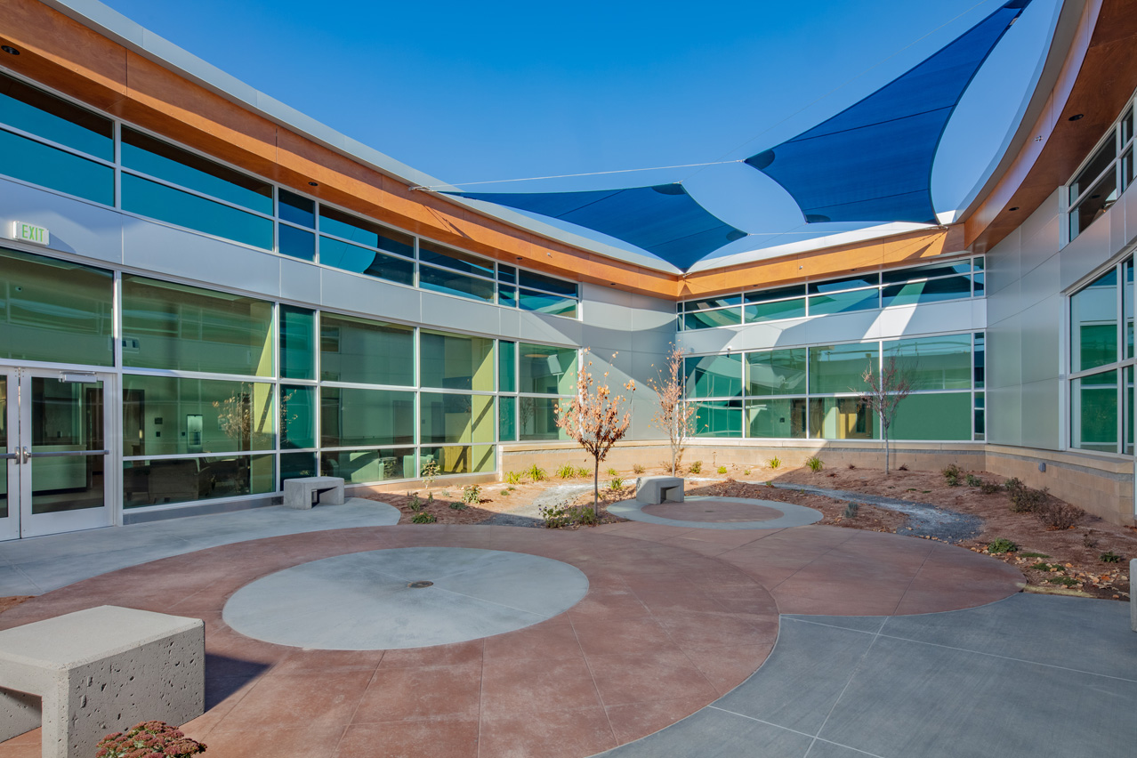 A courtyard at Health Solution West for patients.